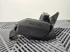 Корпус/модуль запобіжників Toyota Prius (XW50) 09563W