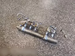 Впорскування двигуна Toyota Yaris 0445214032 1077800141 2381033010