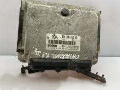 Блок керування Skoda Octavia Mk2 (1Z) 0281010180 038906013AS