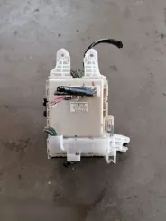 Блок запобіжників Toyota Auris 150 / Комплектний 8273002140A 02108F03
