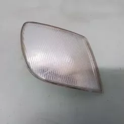 Volkswagen PASSAT B4 Передній відбивач 084411511