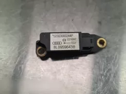 Датчик удару подушки безпеки Audi A3 S3 8L 8L0959643B 02303000244 021097