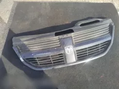 Решітка радіатора Dodge Journey / Верхня решітка 05178281A
