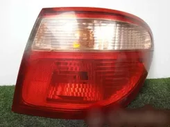 Nissan Almera Tino Задній ліхтар 00-02-EXTERIOR 4.PUERTAS-CON.TARA