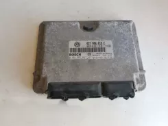 Контролер / модуль ЕБУ Volkswagen Golf IV 037906018E 0261207047