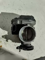Дросельна заслінка Volkswagen PASSAT B5 058133063Q 08237212008