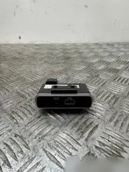 Роз'єм / USB-роз'єм Alfa Romeo Stelvio 01561247210 03270 16949C2