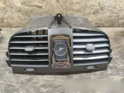 Центральні вентиляційні отвори/форсунки приладової панелі Cadillac SRX 15889347R 0017011903
