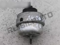 Кронштейн двигуна Audi A4 S4 B6 8E 8H 0009704132