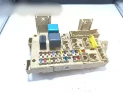 Блок запобіжників Toyota Avensis T250 8264105020A 06092716554403 WTTHD00B