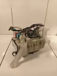 Блок запобіжників Toyota Auris 150 / Комплектний 8273002C90 09529H31
