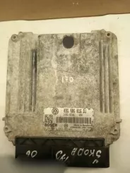 Блок керування Skoda Octavia Mk2 (1Z) 03G906016DJ 0281011883 1039S06266