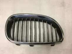 BMW 5 E60 E61 Решітка радіатора / Верхня решітка радіатора 10627410