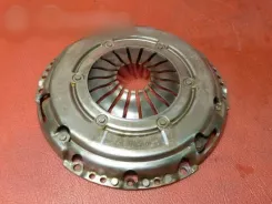 Натискний диск зчеплення Volkswagen Golf VI 03F141025