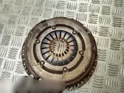 Натискний диск зчеплення Volkswagen Golf VII 04F141025 04E141025