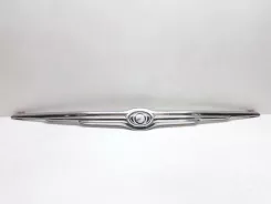 Решітка радіатора Chrysler Pacifica 04857662AD