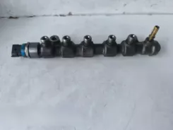 Впорскувальна рампа Opel Vivaro 0445214145 040478L4 613071H8248