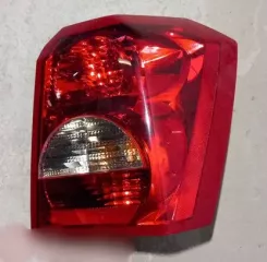 Задній ліхтар Dodge Caliber 05303752AE 05303880AE