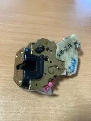 Замок задніх дверей Subaru Impreza II 61100FE040 0992043C