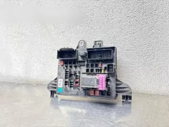Opel Insignia A Frame / Модуль запобіжників 1327732102 01134615409