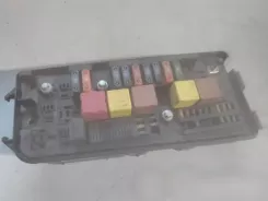 Opel Vectra C Рама / Модуль запобіжників 13112918 00047072 519038004