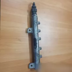 Opel Zafira B Рейка впорскування 55209572 074105 0445214095