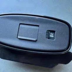 USB-роз'єм/коннектор Land Rover Defender J9C361088AA 10570272