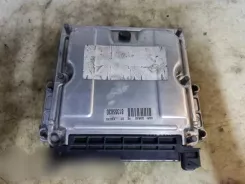 Комп'ютер / контролер двигуна Peugeot 406 0281010381
