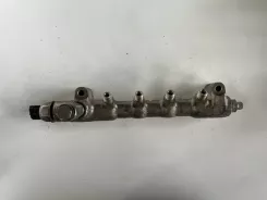 Opel Astra J Рейка впорскування 05N01644 05R018 0990
