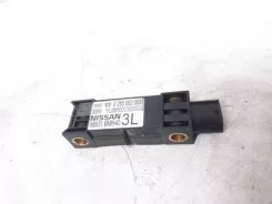 Датчик удару подушки безпеки Nissan Almera N16 98831BM6403L 0285002008