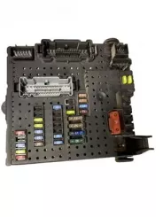Блок запобіжників Volvo XC70 / Комплектний 12217799 00004768545 8676391