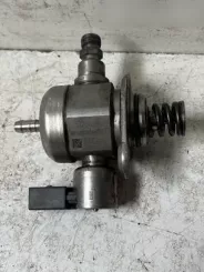 Audi Q3 8U Паливний насос високого тиску 06H127025Q 0261520438