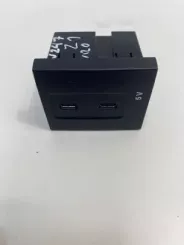 Роз'єм / USB-роз'єм Mercedes-Benz B W247 A2478200301 0424738