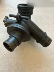 Корпус термостата Mercedes-Benz E W212 A6512881715 0631288171 6512001715