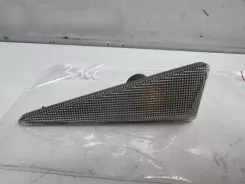 Volkswagen Touran I Покажчик переднього крила 82000271516 02156599