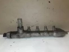 Opel Astra J Рейка впорскування 09N120519