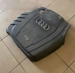 Верхня кришка двигуна Audi Q5 SQ5 03L103825AB