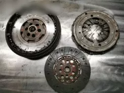 Зчеплення Volkswagen Golf IV / Комплект 028105264G 028141036L