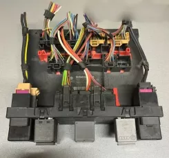 Корпус / модуль запобіжників Volkswagen PASSAT B6 3C0937049A 06406021 F005V00630