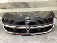 Решітка радіатора Dodge Avenger / Верхня решітка 05116322
