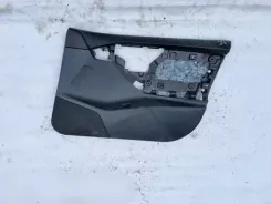 Бічні панелі / оздоблення передніх дверей Tesla Model S 100793608K 1007936-08-K