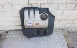 Volkswagen Polo Верхня кришка двигуна 045103925N 04B103925P