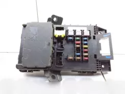 Рамка / модуль запобіжника Toyota Avensis Verso 8273005020 102046110801