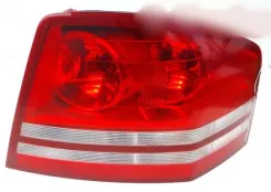 Задній ліхтар Dodge Avenger 05303990AE 05116220AE