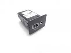 Роз'єм / USB-роз'єм Nissan Micra K14 284H3-5FA0C 031810921B
