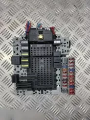 Блок запобіжників Volvo S60 / Комплектний 8688153 000002010921 02W271