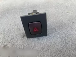 Кнопка аварійної сигналізації Volvo V70 30710106 3071010608W132 08W132