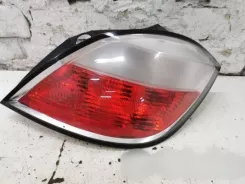 Задній ліхтар Opel Astra H 24451837 00064302
