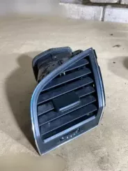 Skoda Fabia Mk3 (NJ) Бічний вентиляційний отвір приладової панелі 6V0819701C 10003563