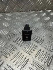 Роз'єм / USB-роз'єм Nissan Navara D23 795405004 004625301645